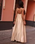 Robe longue Rozane beige satinée, bretelles à perles (vue 9)