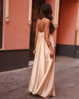 Robe longue Rozane beige satinée, bretelles à perles (vue 4)