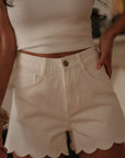 Short femme en jean écru en coton taille haute avec bord brodé Sohan (vue 4)