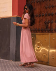 Robe femme rose asymétrique à fente manches courtes Roma (vue 8)