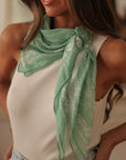 Bandana femme vert imprimé grand foulard (vue 2)