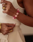 Bracelet Oléa perles roses sur lien élastique
