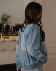 Veste femme en jean bleu clair avec boutons pression (vue 9)