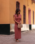 Robe longue Maia vieux rose, col rond et fentes latérales (vue 2)