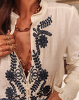 Blouse Monica brodée écru et marine