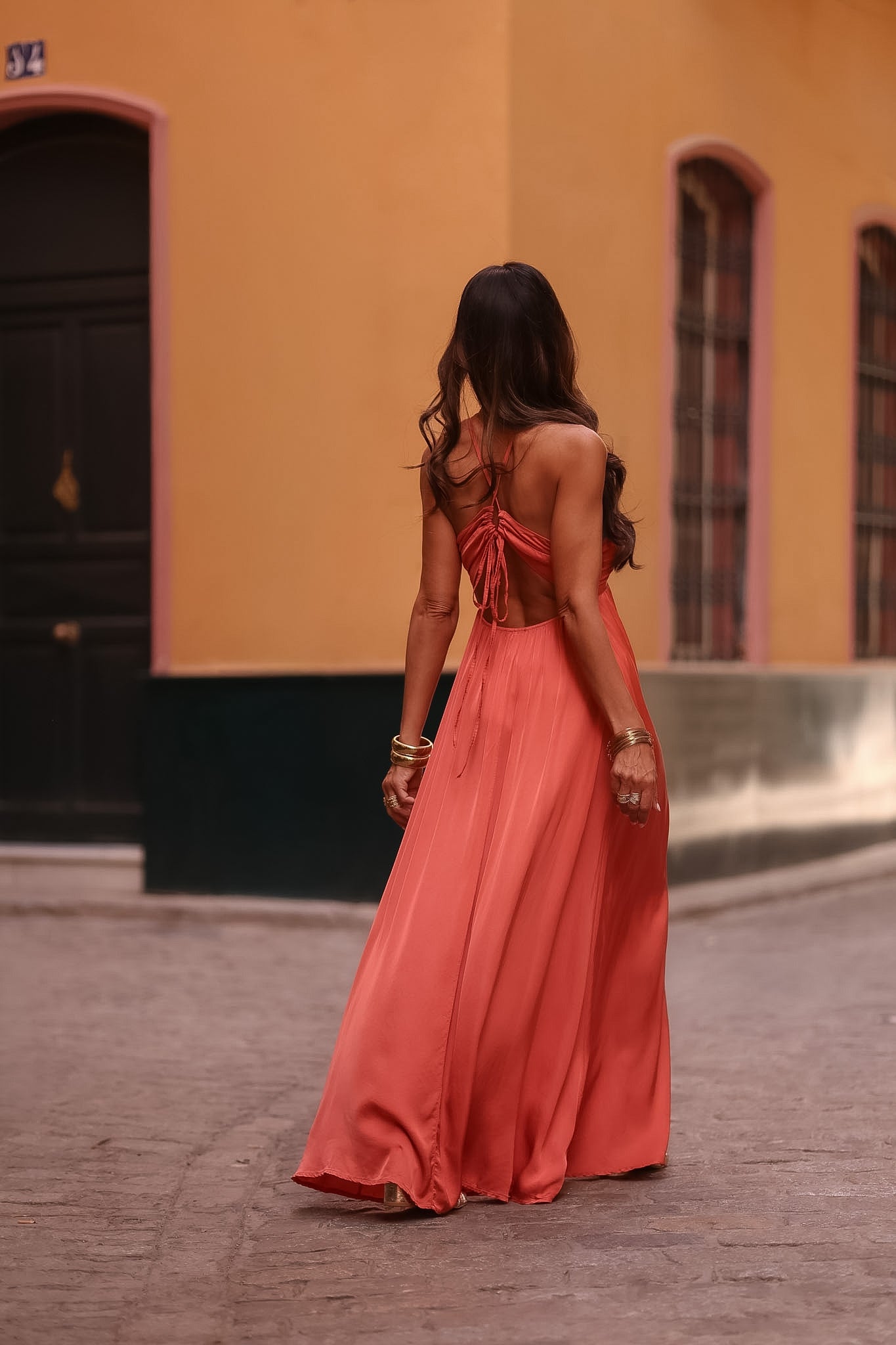 Robe longue Zélia terracotta satinée, dos nu à nouer (vue 4)