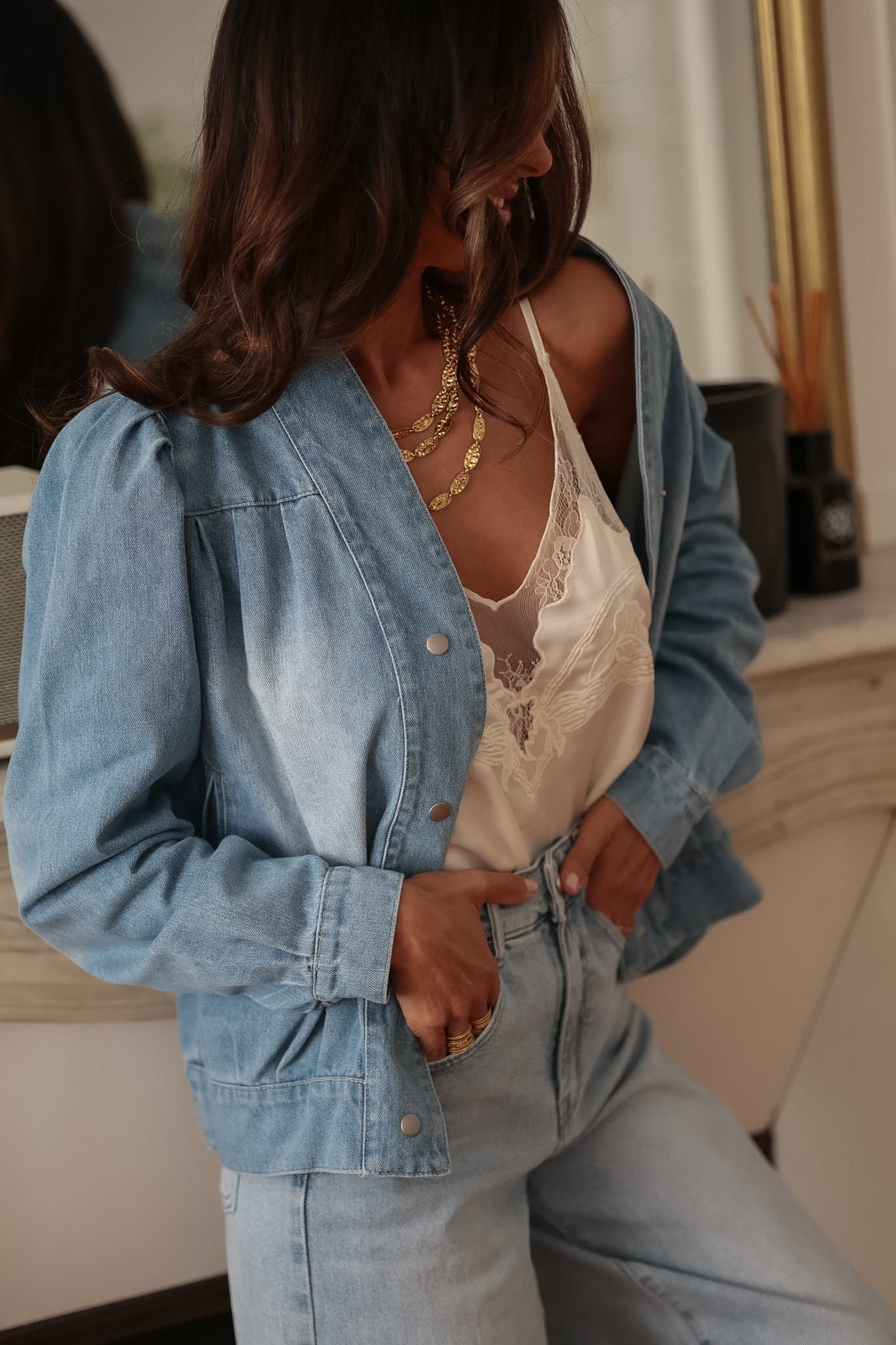 Veste femme en jean bleu clair avec boutons pression (vue 7)