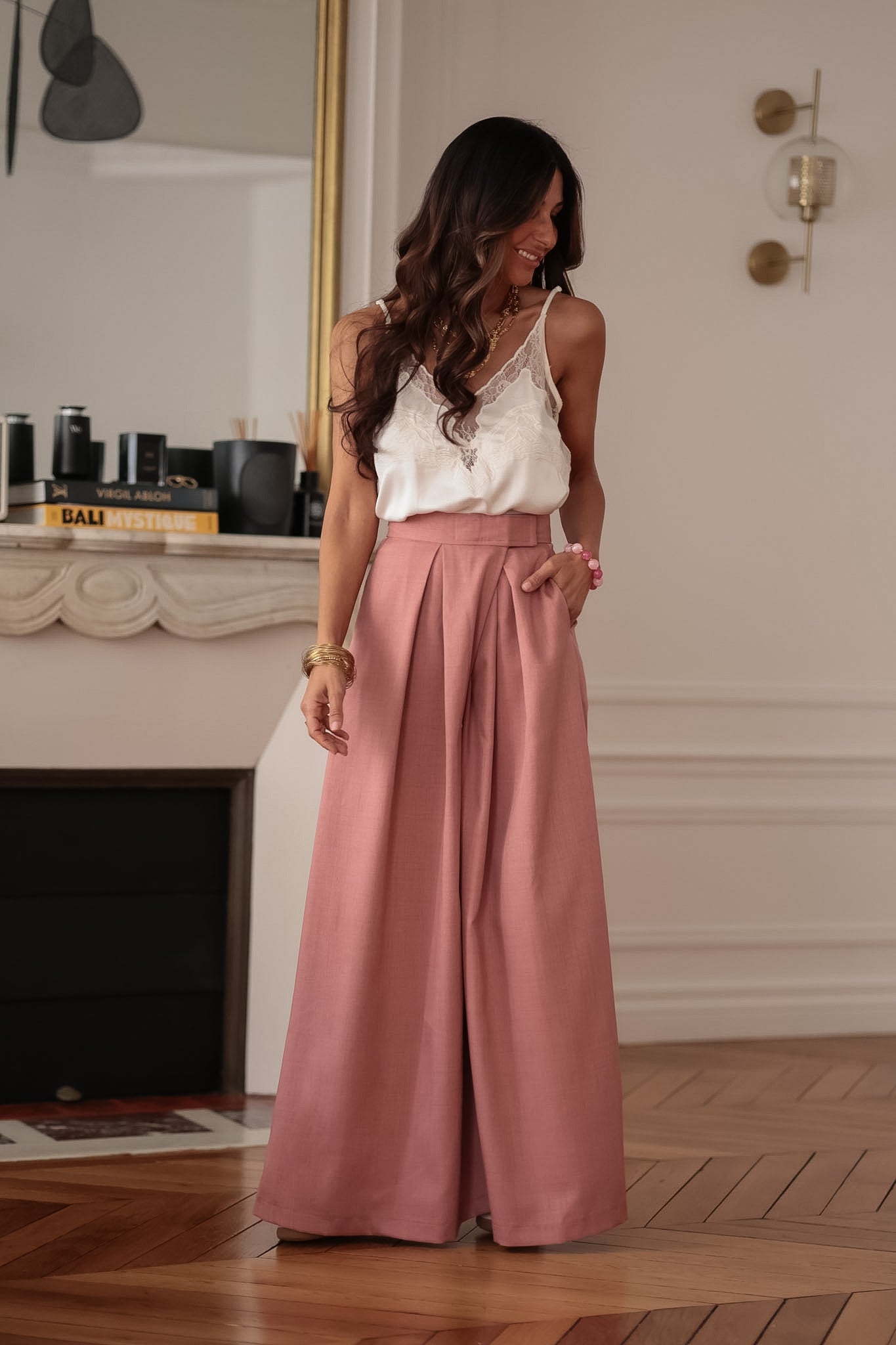Pantalon femme rose terracotta coupe large taille ajustée (vue 8)