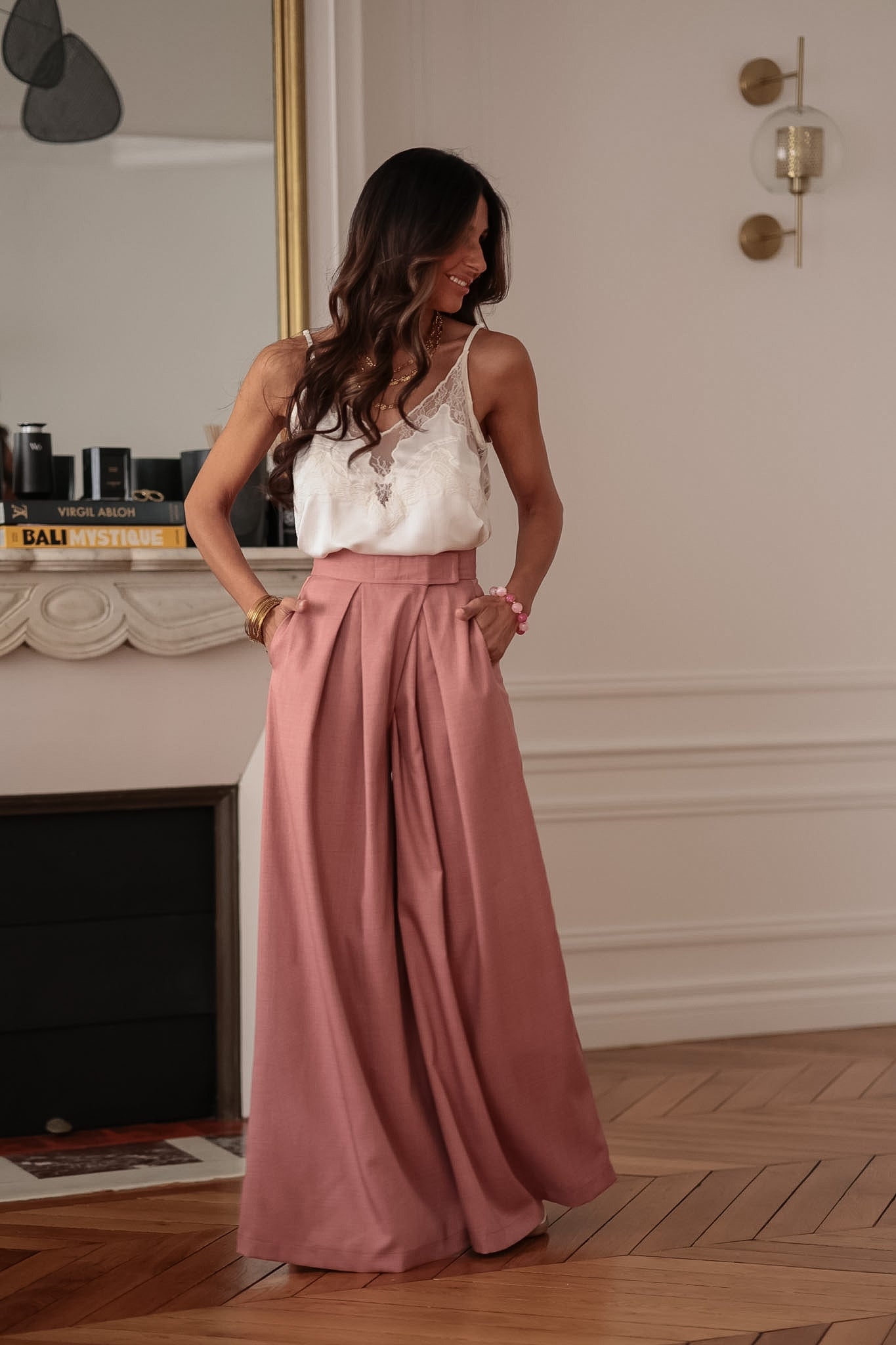 Pantalon femme rose terracotta coupe large taille ajustée (vue 7)