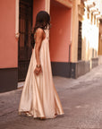 Robe longue Rozane beige satinée, bretelles à perles (vue 2)