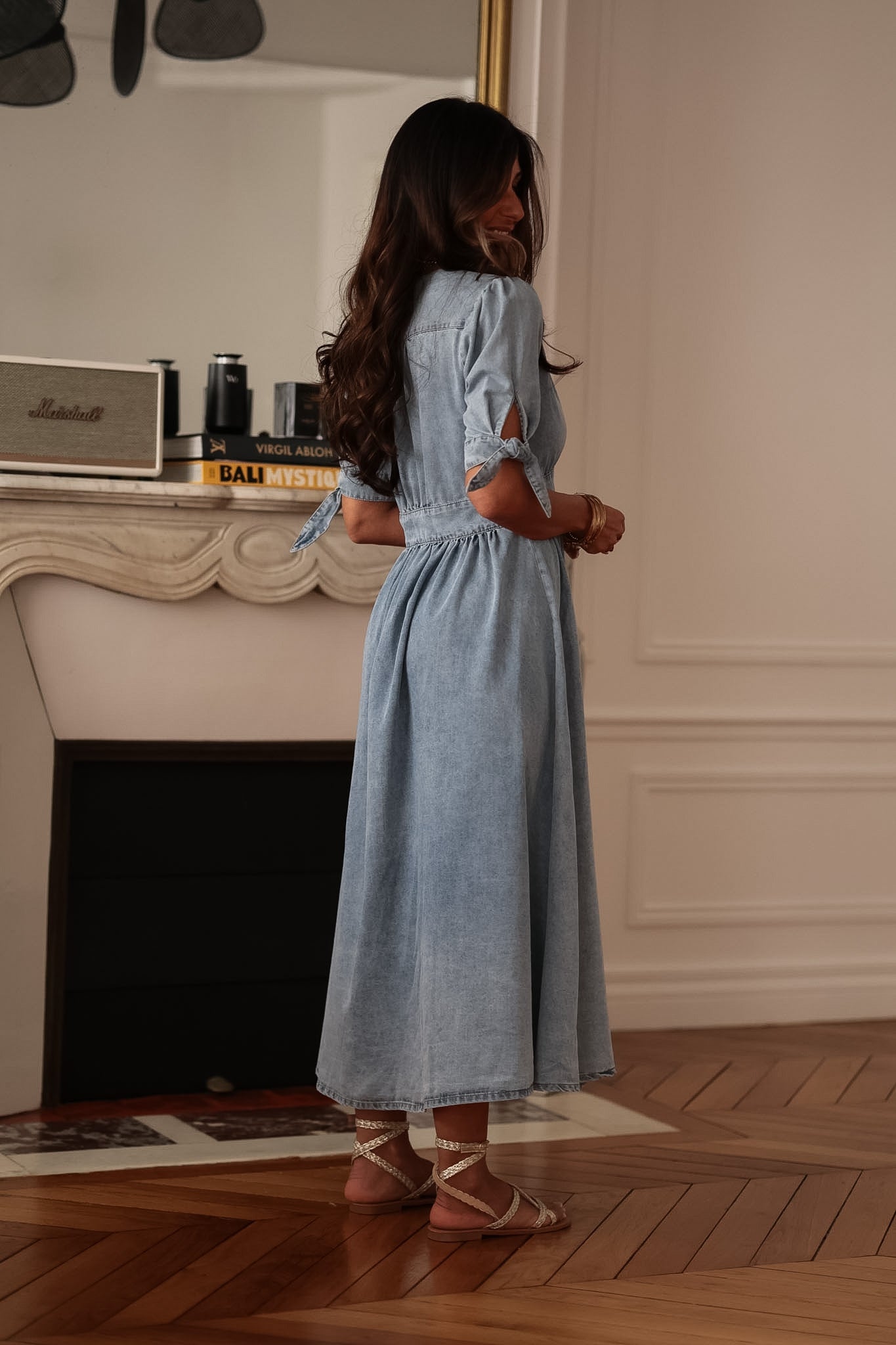 Robe longue femme en jean bleu clair col V boutonnée (vue 7)