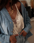 Veste femme en jean bleu clair avec boutons pression (vue 3)