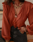 Blouse femme terracotta manches longues col V à volants (vue 5)