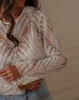 Top Suzie blanc en dentelle et perles manches longues (vue 3)