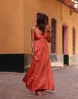 Robe longue Zélia terracotta satinée, dos nu à nouer (vue 5)