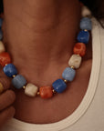 Collier femme perles bleu, beige et orange avec détails dorés (vue 2)