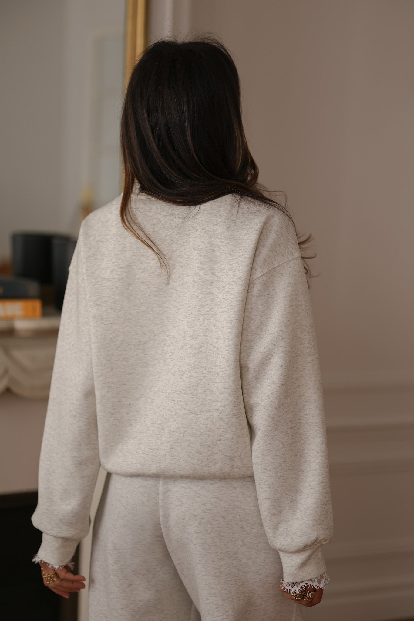 Sweat gris femme col rond inscription Lovely girl (vue 7)