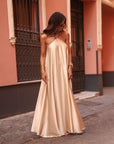 Robe longue Rozane beige satinée, bretelles à perles (vue 6)