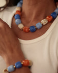 Collier femme perles bleu, beige et orange avec détails dorés (vue 4)