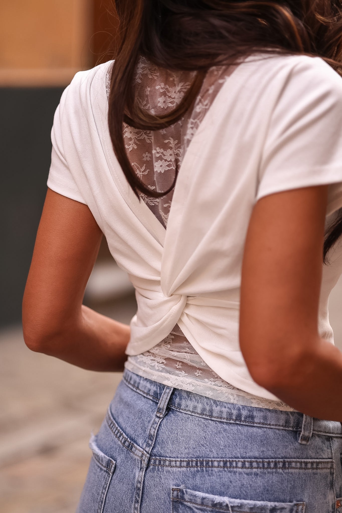 Tee-shirt Simona blanc, dos en dentelle croisé (vue 5)
