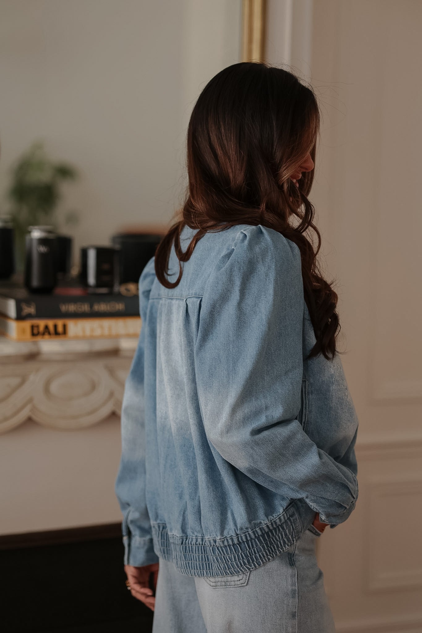 Veste femme en jean bleu clair avec boutons pression (vue 9)