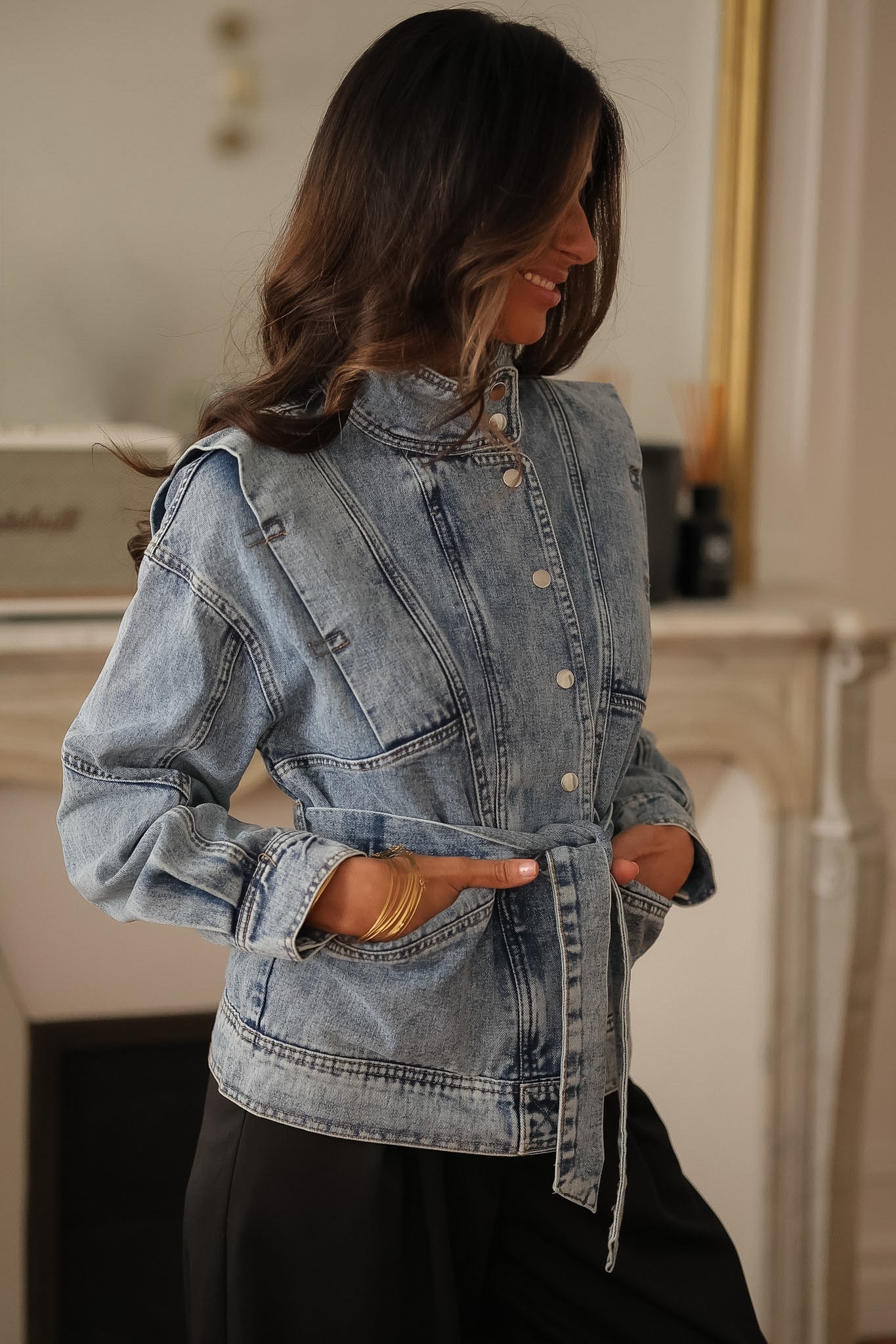 Veste en jean femme bleue ceinturée coupe ajustée tendance (vue 8)