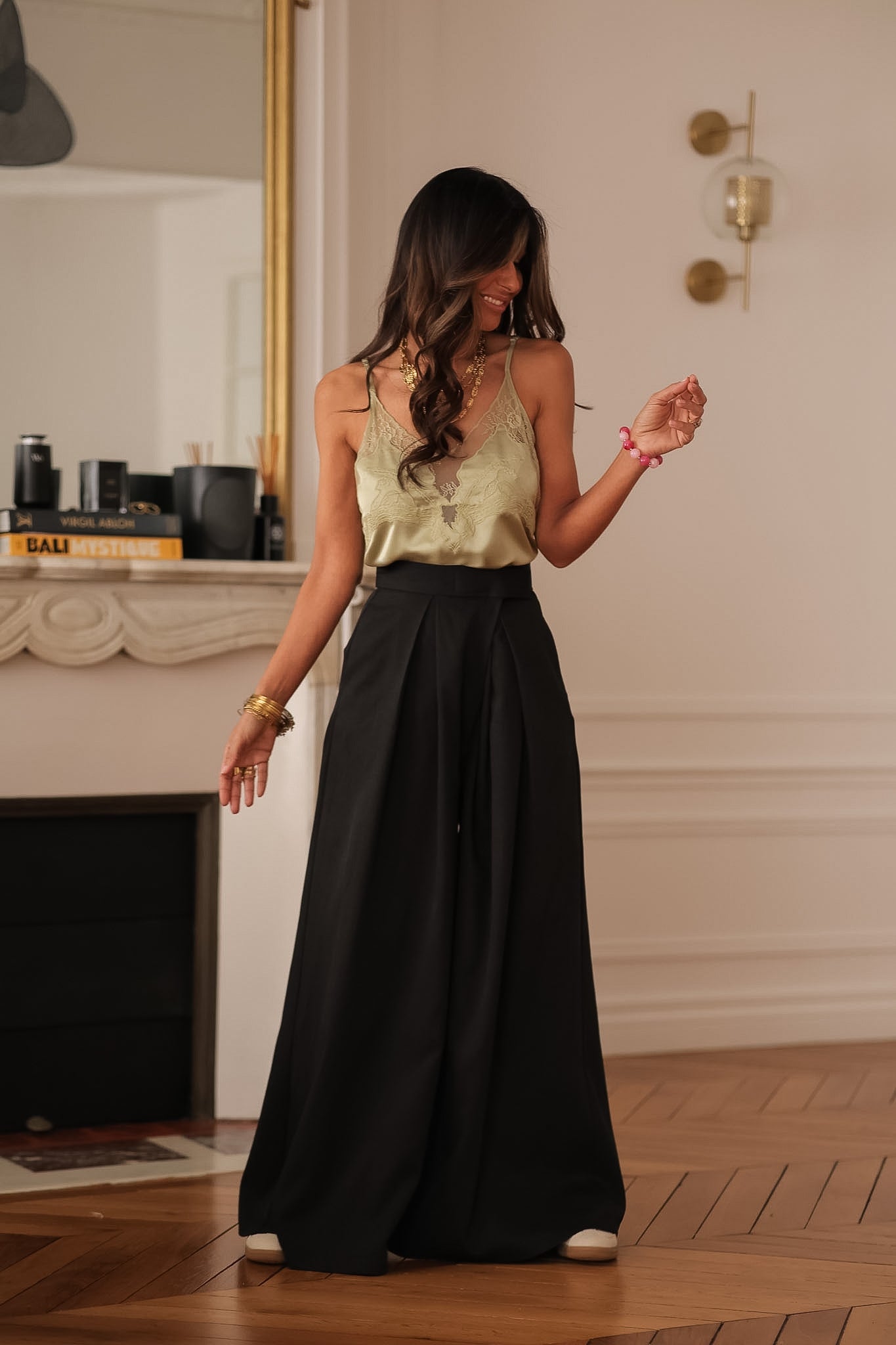 Pantalon femme noir coupe large taille ajustée avec poches (vue 7)