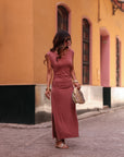 Robe femme vieux rose longue col rond avec fronces et fentes latérales Maia