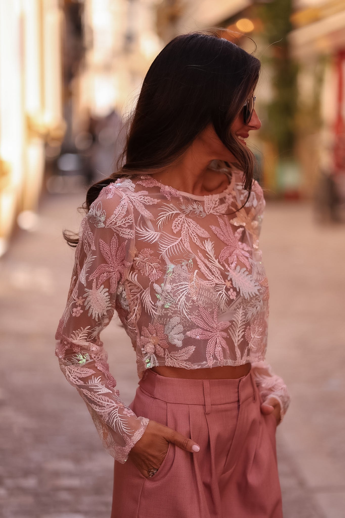 Top femme rose à sequins et broderies Numa (vue 8)