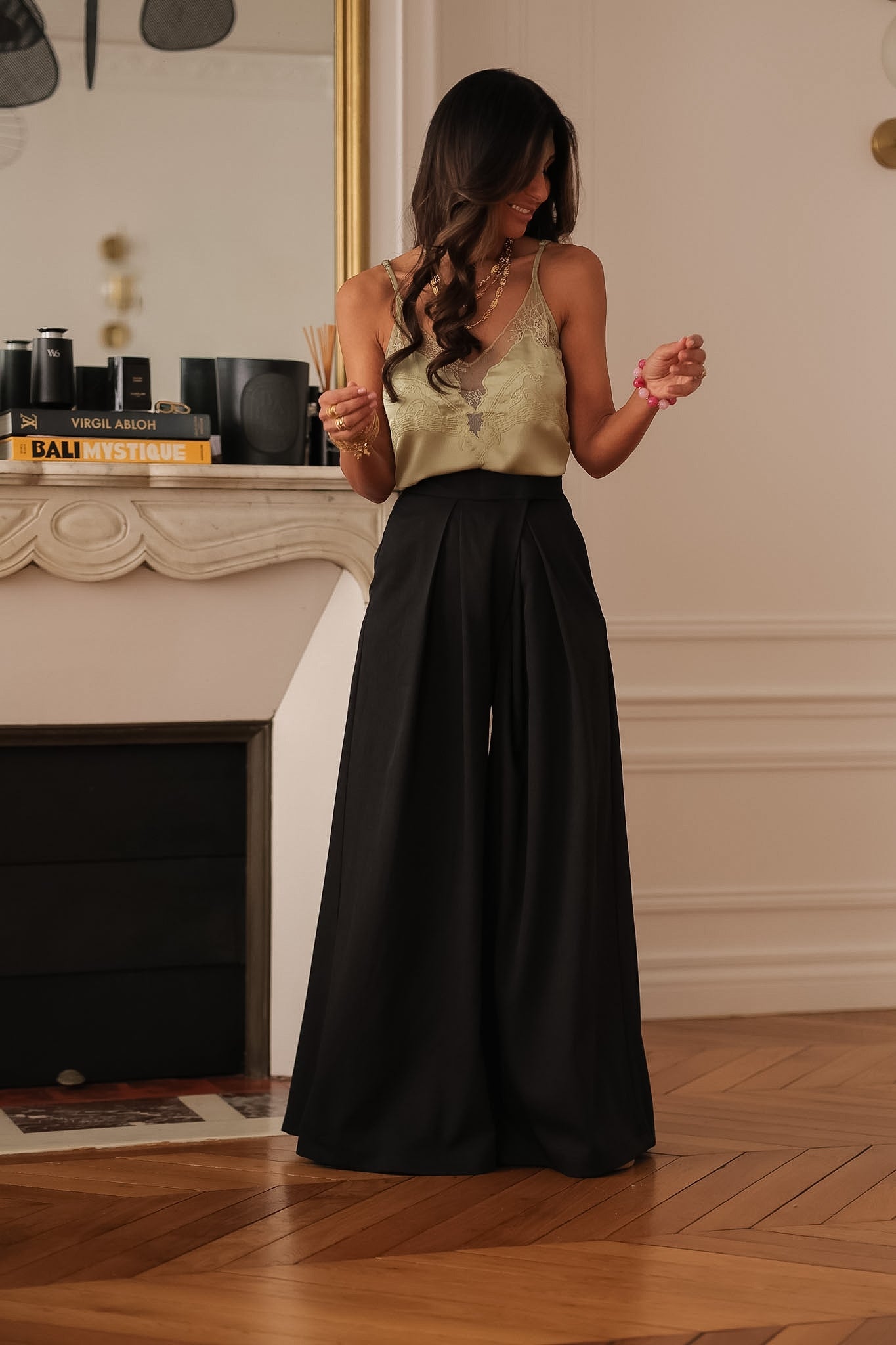 Pantalon femme noir coupe large taille ajustée avec poches (vue 8)