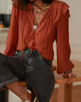 Blouse Paola terracotta manches longues col V à volants