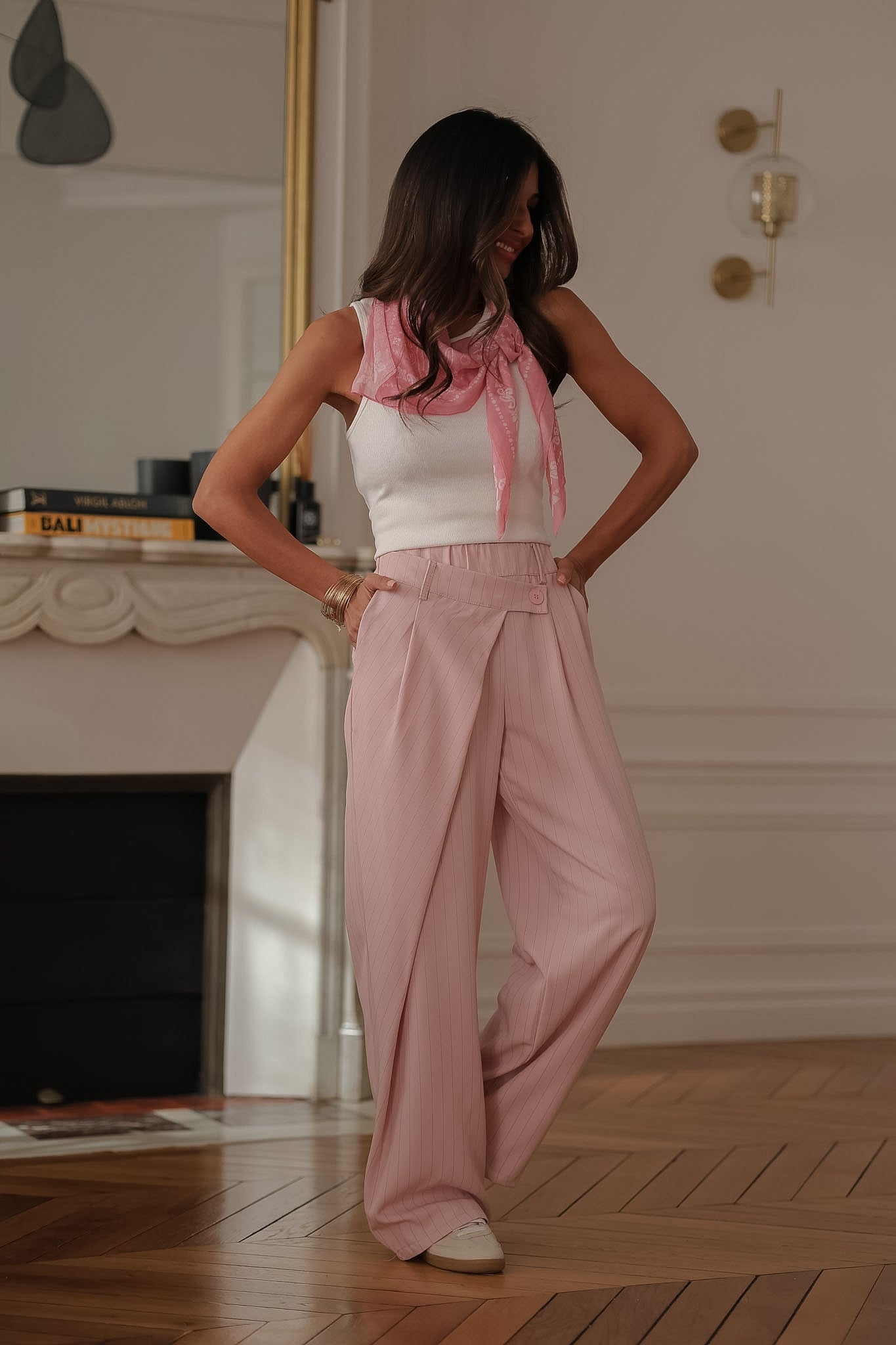 Jean wide leg à taille haute réglable et ceinture fleurie ... bleu vif Jean wide leg à taille haute réglable et ceinture fleurie ... bleu vif