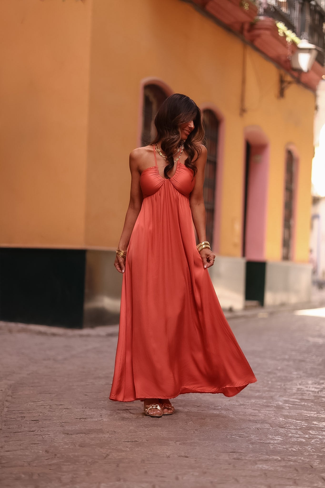 Robe longue Zélia terracotta satinée, dos nu à nouer (vue 8)