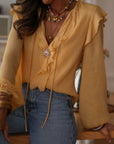 Blouse manches longues femme jaune col V à volants (vue 4)