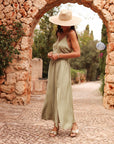 Robe longue satinée kaki clair Jess à fines bretelles boutonnée devant